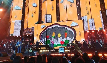 因?yàn)橛心悖拇娓屑?></div>
                            <div   id=